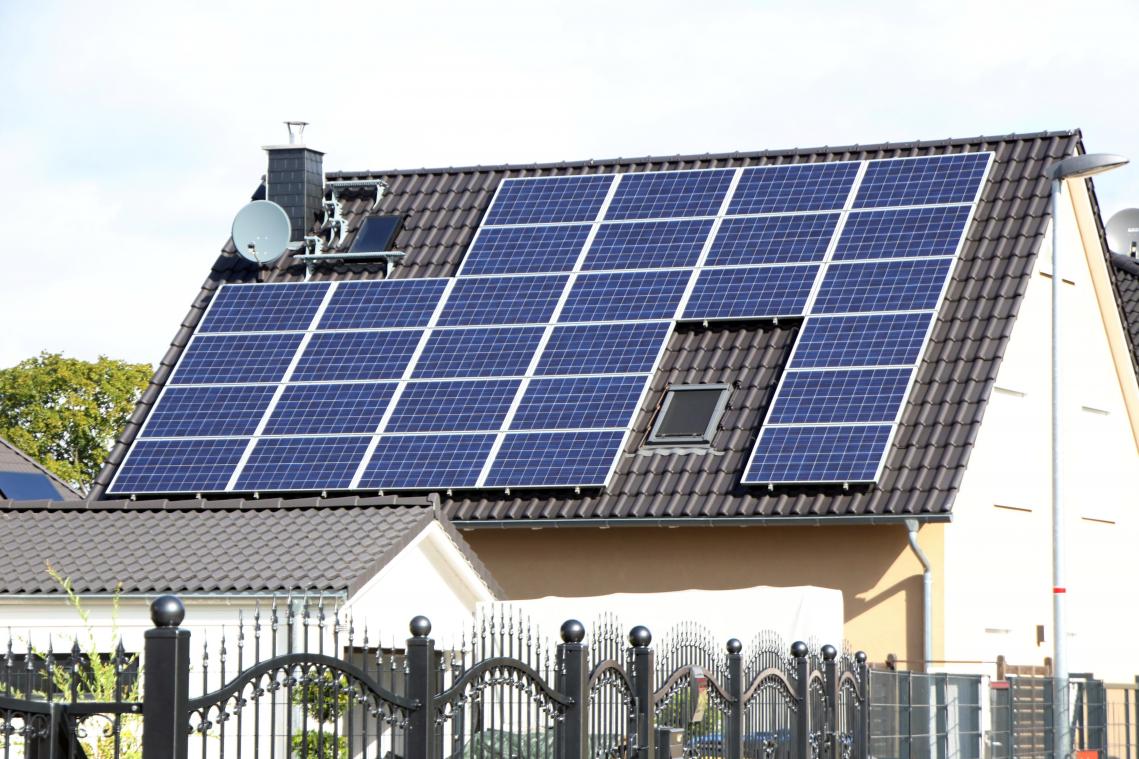 <p>Besitzer von Fotovoltaikanlagen sollen ab Januar für das Einspeisen ihrer Stromproduktion ins öffentliche Netz zur Kasse gebeten werden. Es soll keinen Aufschub mehr geben.</p>