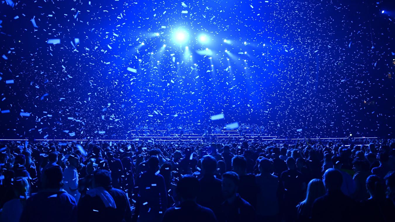 <p>Schweden, Stockholm: Zuschauer verfolgen das Gedenkkonzert für DJ Avicii. Mit dem Konzert in der Friends Arena in Stockholm wollen die Veranstalter ein Schlaglicht auf die Wichtigkeit mentaler Gesundheit werfen.</p>