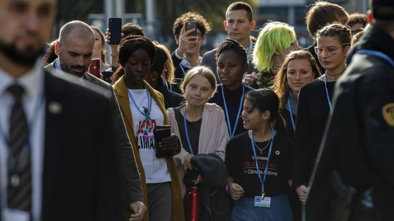 <p>Klimaaktivistin Greta Thunberg (M.) trifft auf der 25. UN-Klimakonferenz in Madrid ein.</p>