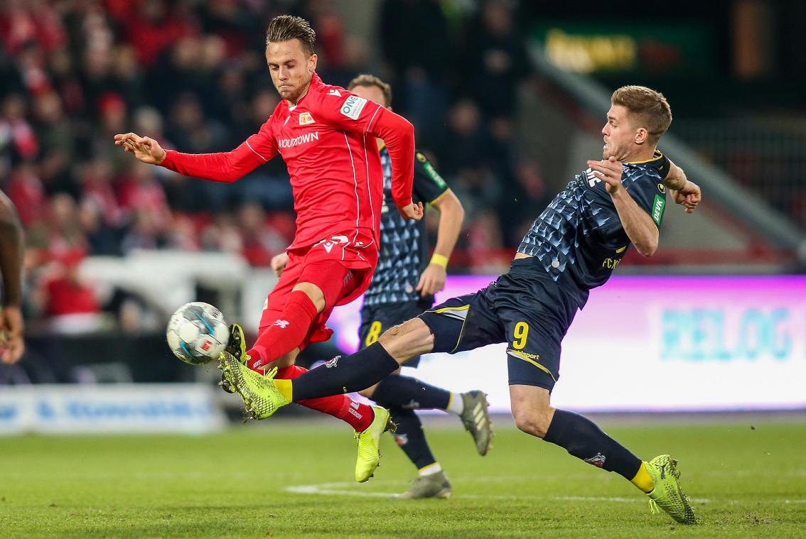 <p>Berlins Marcus Ingvartsen (links) kämpft gegen Simon Terodde von 1.FC Köln um den Ball.</p>