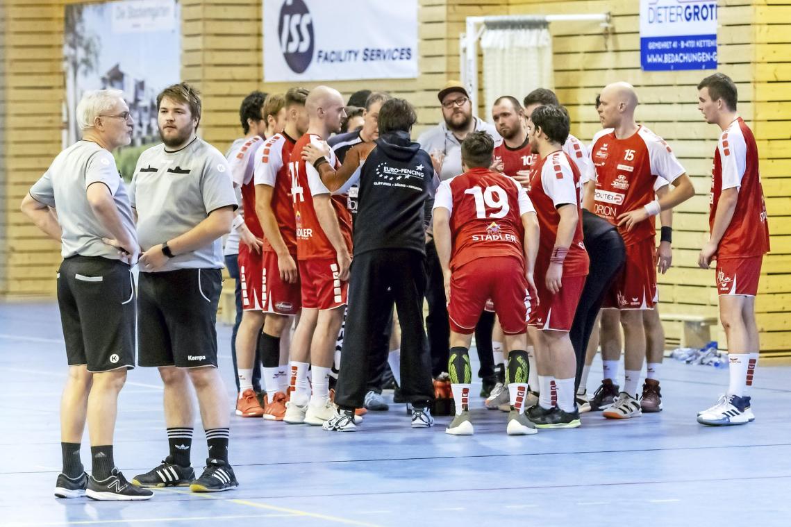 <p>Jozef De Proft (links) und Bernd-Alexander Bruneel sorgen im Lager der Eupener Handballer für äußerst großen Unmut.</p>