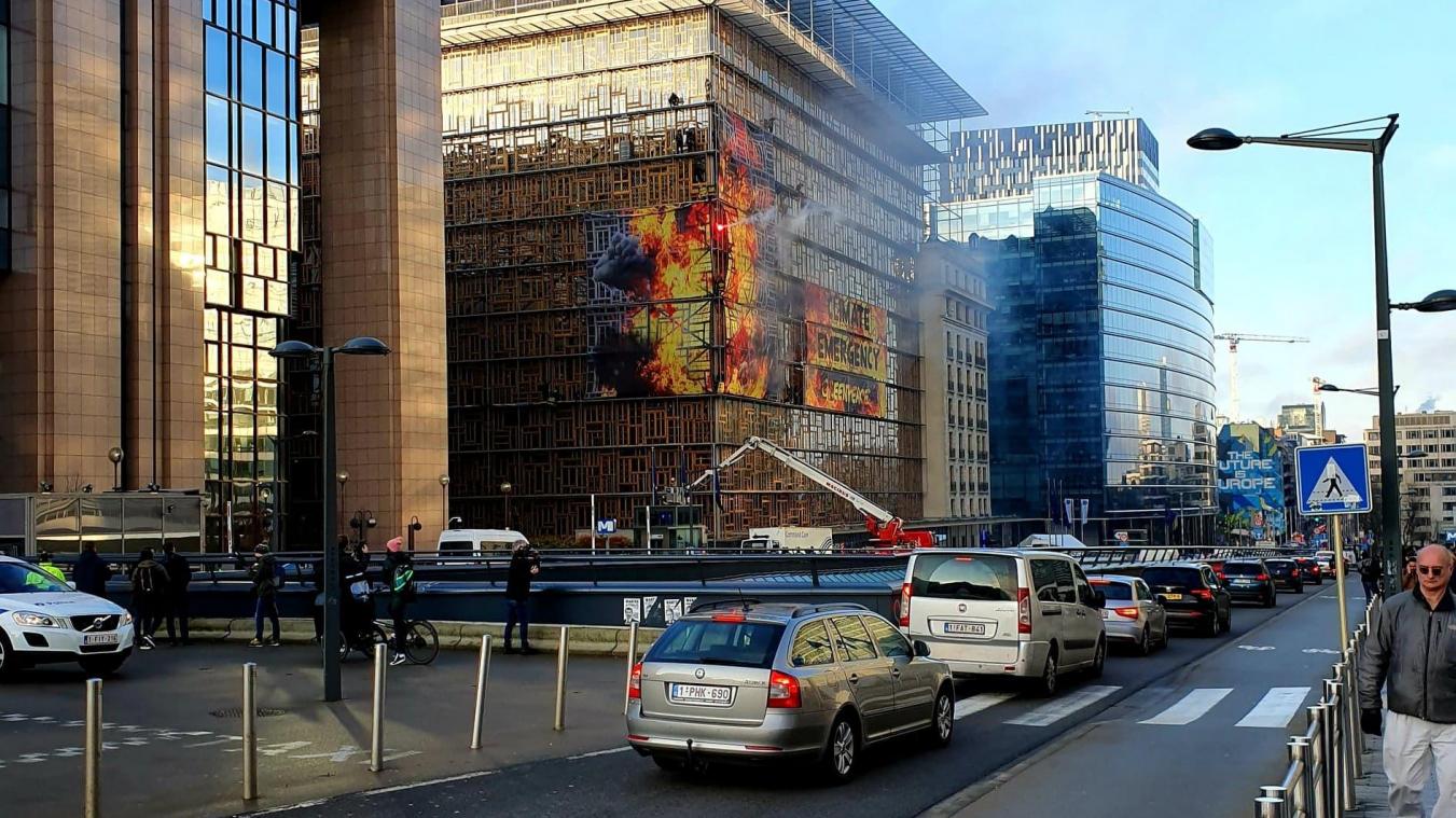 <p>#HouseOnFire: Klimaaktivisten hatten am Donnerstagmorgen das EU-Ratsgebäude erobert.</p>