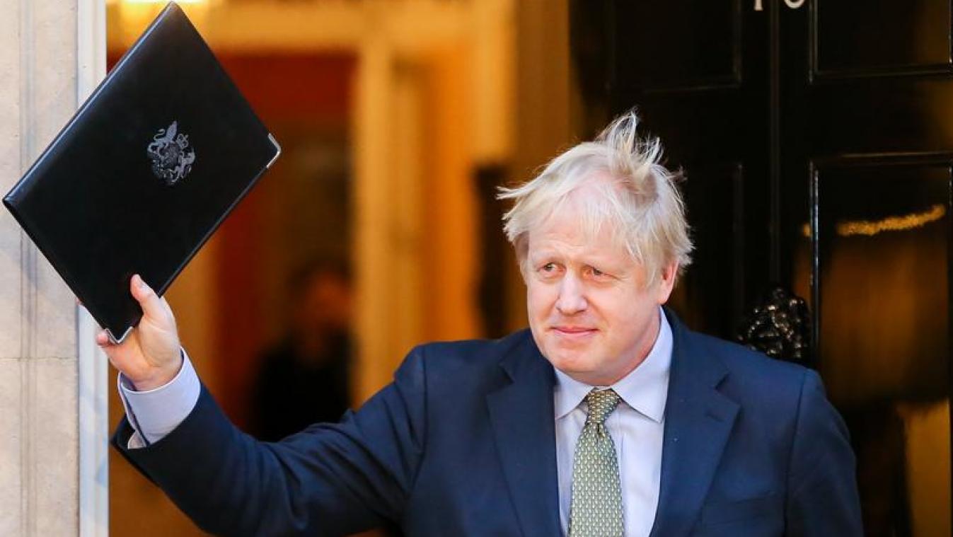 <p>Boris Johnson, Premierminister von Großbritannien, winkt den Journalisten zu, nachdem er vor 10 Downing Street, um eine Erklärung abgegeben hat.</p>