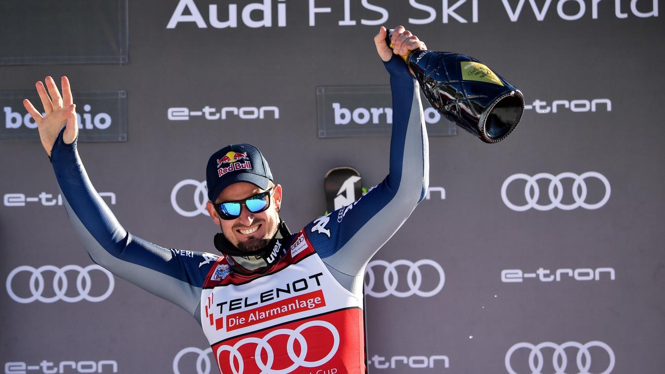 <p>Der erstplatzierte Italiener Dominik Paris feiert bei der Siegerehrung nach der Teilnahme an der Herren-Abfahrt im Rahmen des FIS Alpinen Skiweltcups in Bormio.</p>