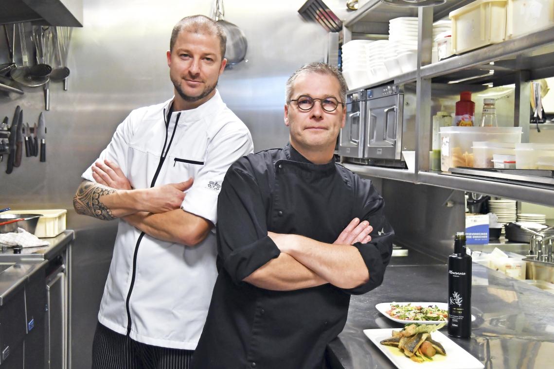 <p>Küchenchef Danny Miessen(links) und seine Crew sind die Garanten für gute Speisen.</p>