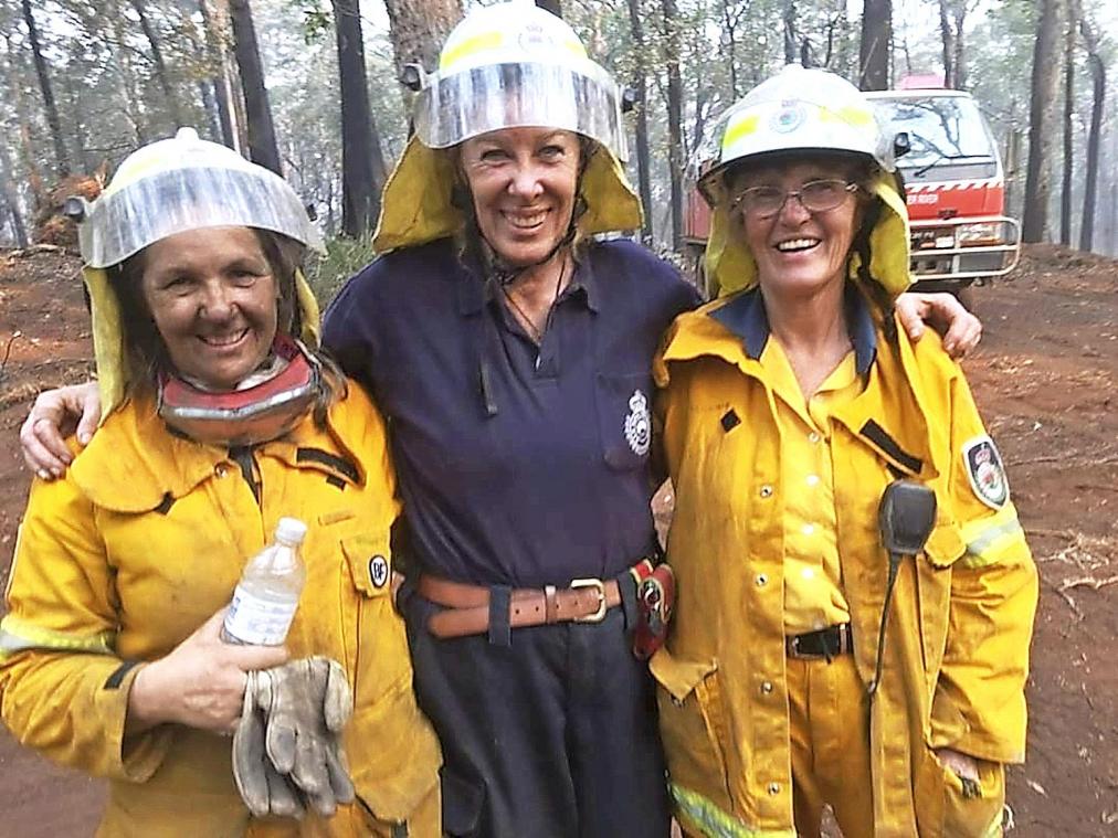 <p>Annemie Pelletier-Heinen (links) ist mit ihren Kolleginnen von der Feuerwehr regelmäßig im Einsatz.</p>