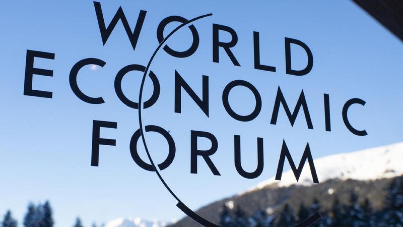 <p>Auf einer verspiegelten Fläche mit dem Logo des Weltwirtschaftsforums (WEF) spiegelt sich die Berglandschaft um Davos. Das Jahrestreffen des Weltwirtschaftsforums findet om 21. bis 24. Januar 2020 in Davos statt.</p>