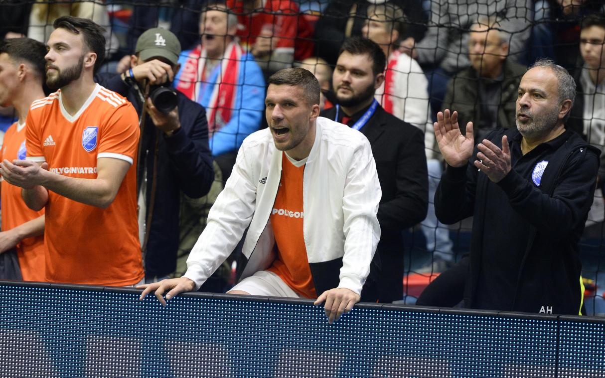 <p>Sein Herz schlägt für den 1. FC Köln: Lukas Podolski (Mitte)</p>