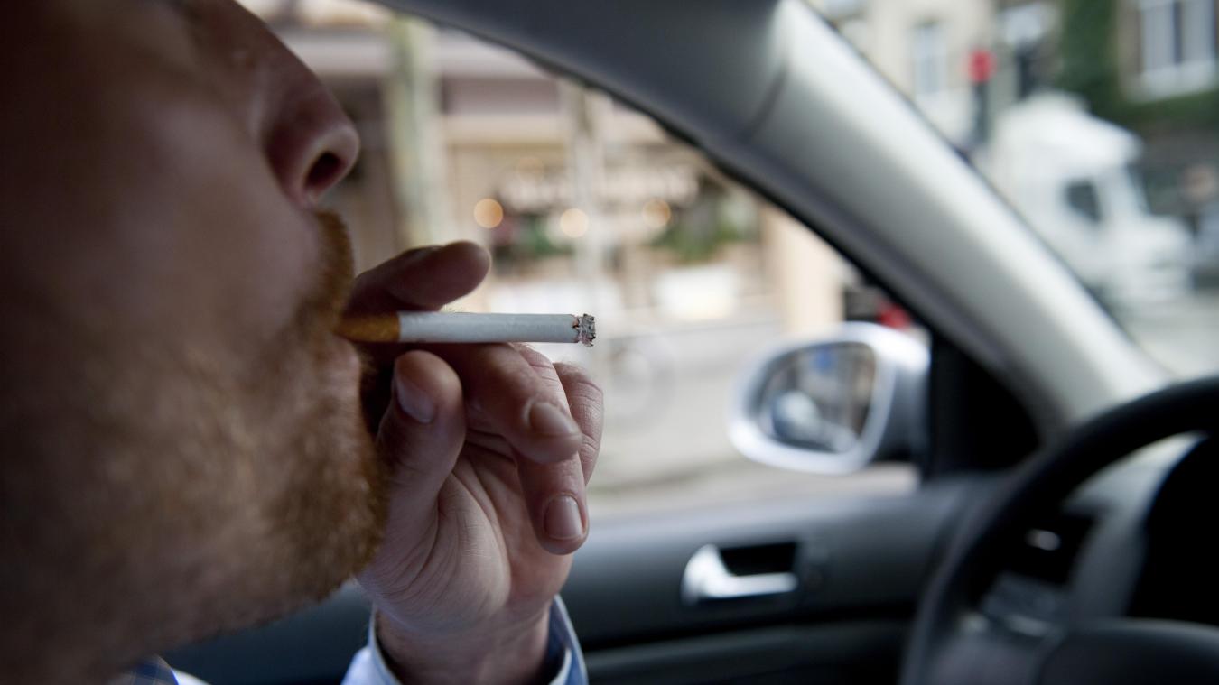 <p>Tabakwerbung in Schaufenstern und auf Aufstellern wird ab Beginn des nächsten Jahres hierzulande ebenso verboten sein wie Leuchtreklame. In Autos darf ebenfalls ab dem 1. Januar 2021 nicht mehr geraucht werden, wenn Minderjährige im Wagen sitzen.</p>