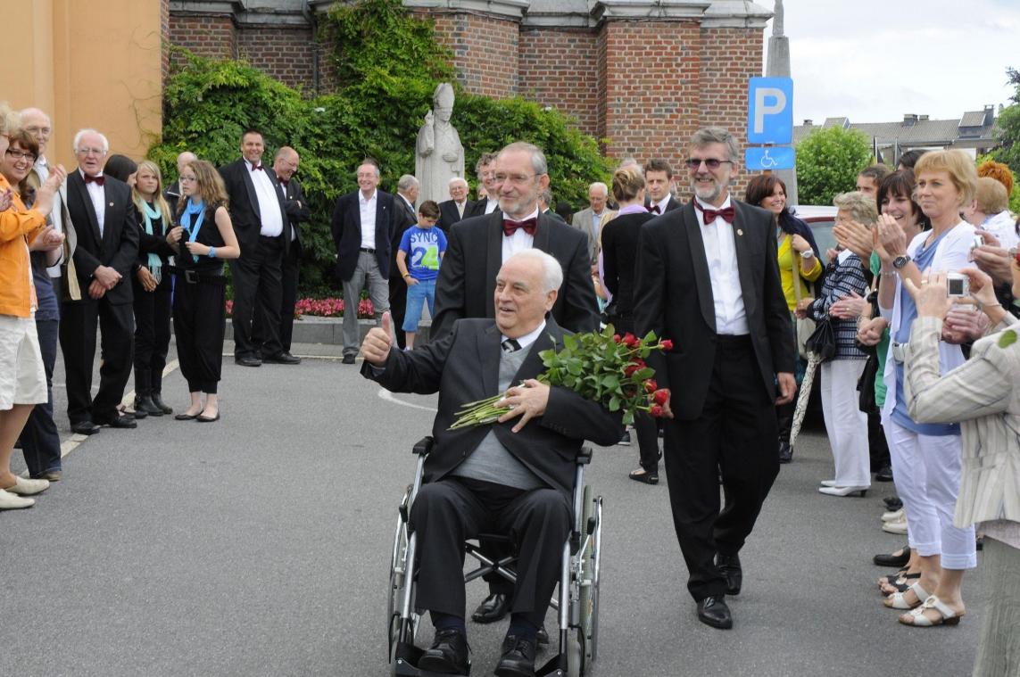<p>Anfang Juli 2012 wurde Erich Altdorf in Kelmis verabschiedet. Gleichzeitig feierte er sein Goldenes Priesterjubiläum und seinen 75. Geburtstag.</p>