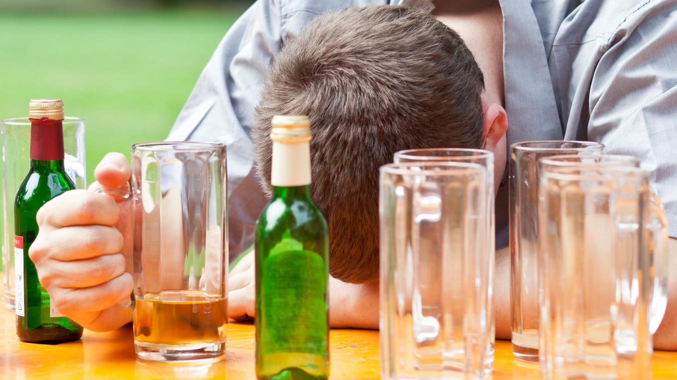 <p>Übermäßiger Alkoholkonsum kann ernsthafte körperliche und geistige Schäden verursachen.</p>