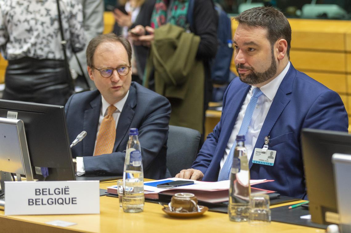<p>DG-Bildungsminister Harald Mollers (rechts) beim Ministerrat in Brüssel</p>
