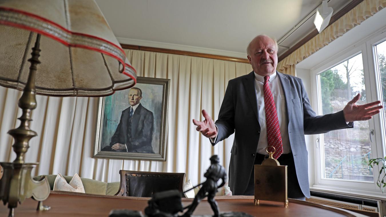 <p>Konrad Adenauer, Enkel des ehemaligen, gleichnamigen Bundeskanzlers, steht im Adenauerhaus in Rhöndorf am Schreibtisch seines Großvaters im Arbeitszimmer.</p>