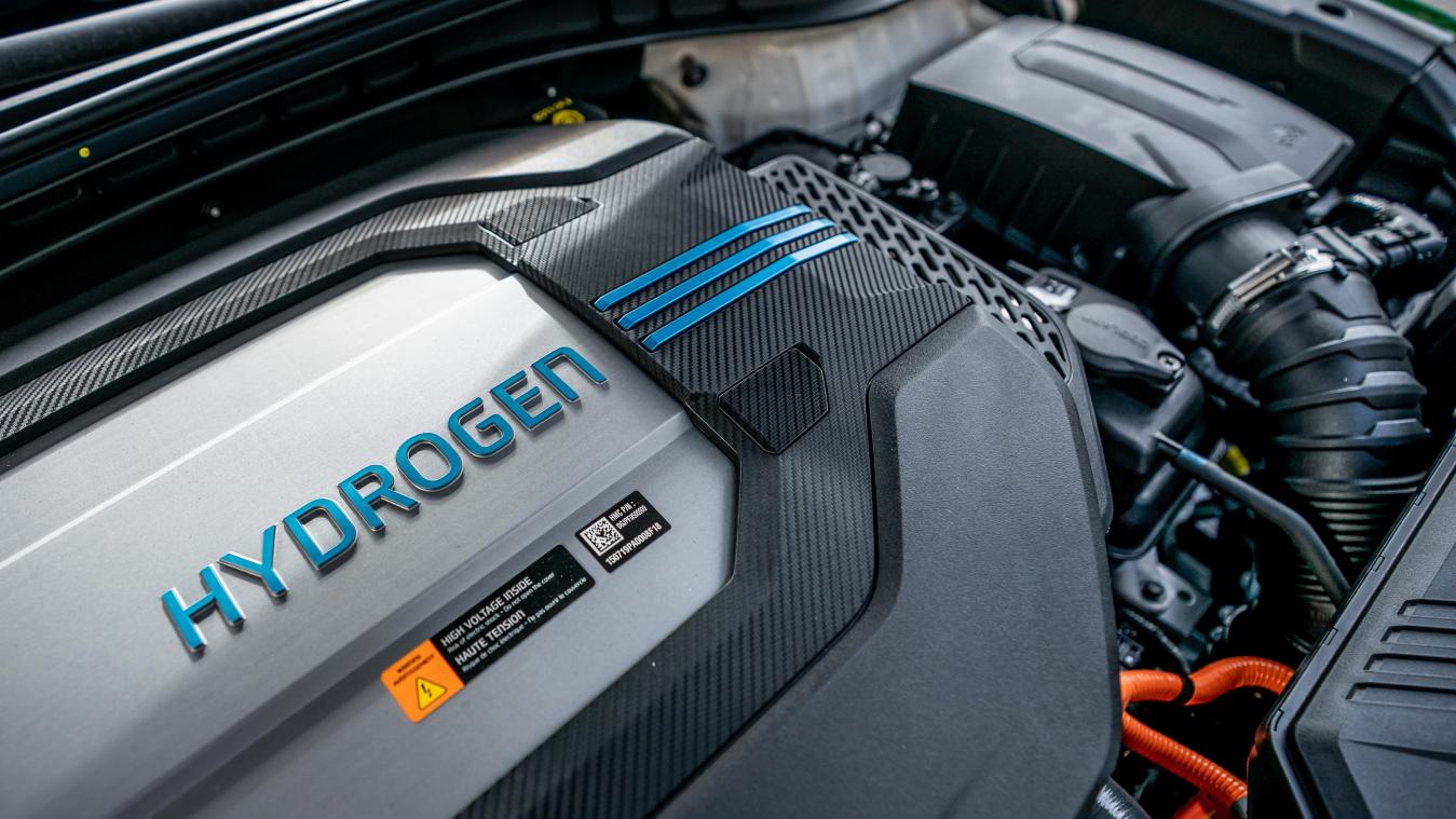 <p>Der Motor eines Hyundai Nexo mit Hydrogen-Brennstoffzellen. Deutsche Automanager setzen beim Wechsel zu klimafreundlichen Antrieben nicht nur auf Elektroautos mit Batterie, sondern auch auf Brennstoffzellen mit Wasserstoff.</p>