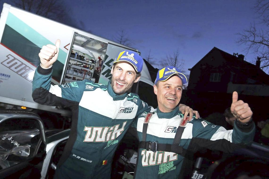 <p>Ghislain de Mévius (li) und Johan Jalet feieren ihren ersten Sieg.</p>