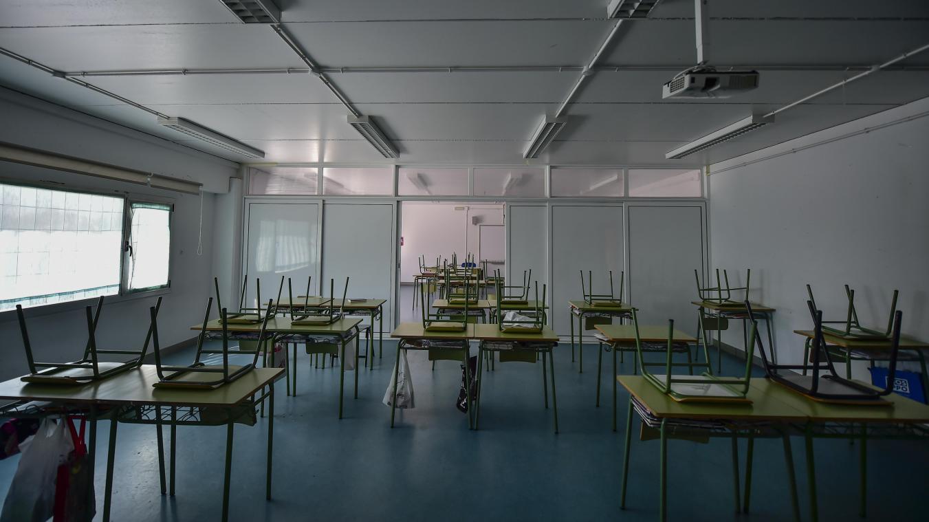 <p>Spanien, Labastida (Baskenland): Das Klassenzimmer einer öffentlichen Schule steht leer. Der spanische Gesundheitsminister kündigte als Präventivmaßnahme gegen das Coronavirus an, dass alle Bildungseinrichtungen in der Region für zwei Wochen geschlossen bleiben.</p>