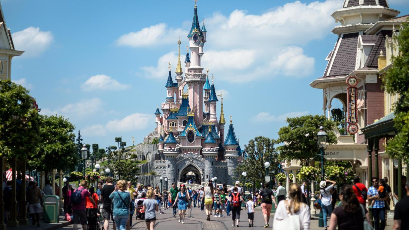 <p>Für mehr als einen Monat werden keine Paraden die Straßen des Disneyland-Parks beleben.</p>