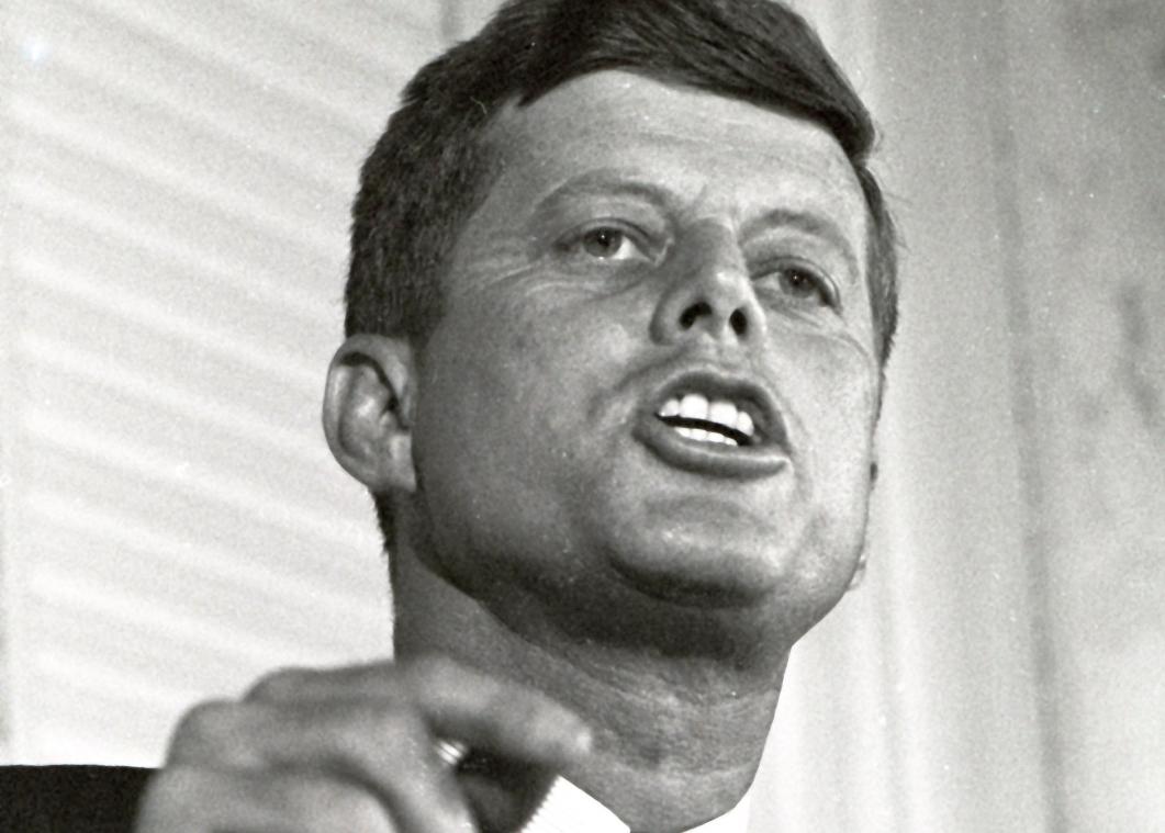 <p>John F. Kennedy: enigmatische Figur der Golden Fifites und Sixties. Die ohne die Katastrophe des Zweiten Weltkriegs so nicht stattgefunden hätten.</p>