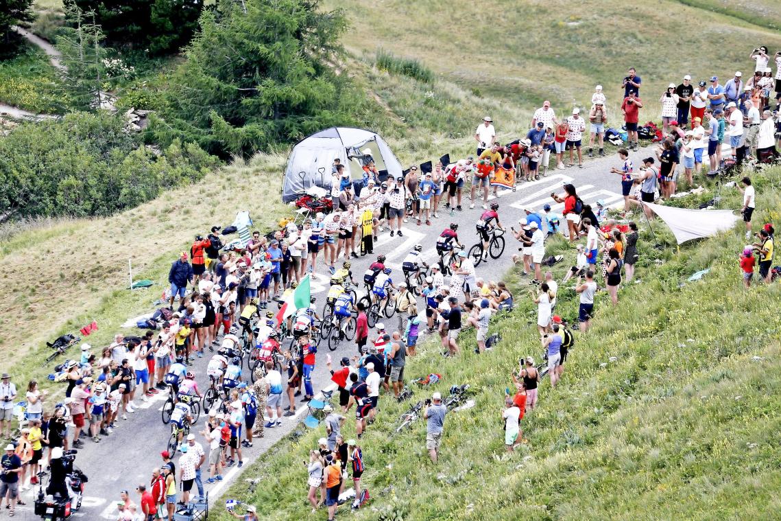 <p>Die große Nähe zwischen Fahrern und Publikum ist eines der Alleinstellungsmerkmale von Radsportereignissen wie der Tour de France.</p>