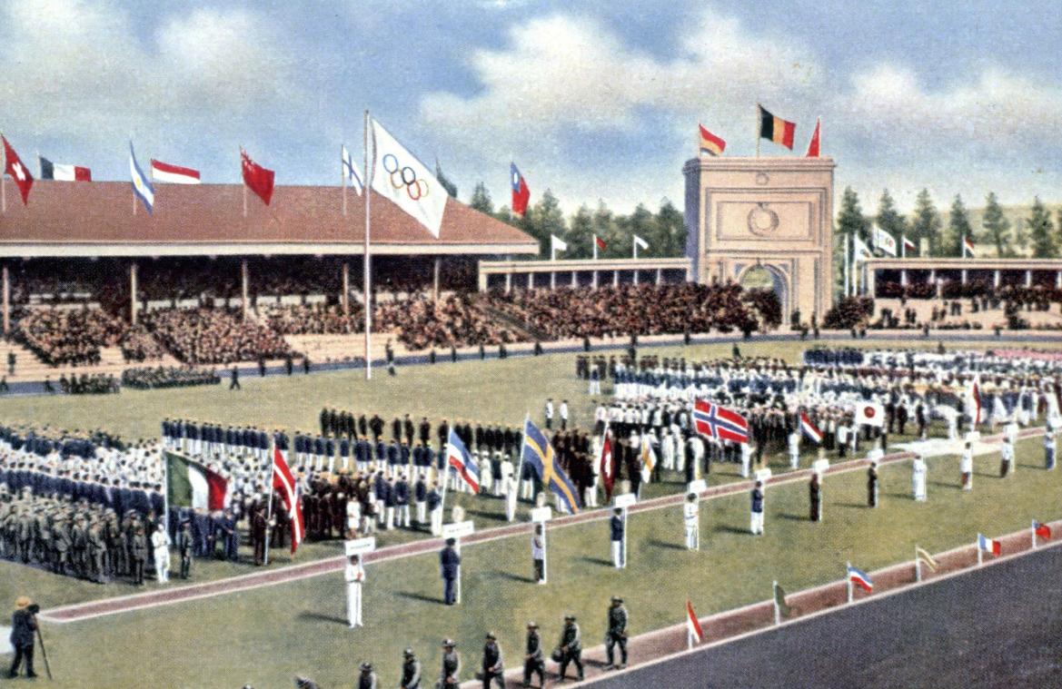 <p>Historische Aufnahme der Eröffnungsfeier im Olympiastadion in Antwerpen-Beerschot.</p>