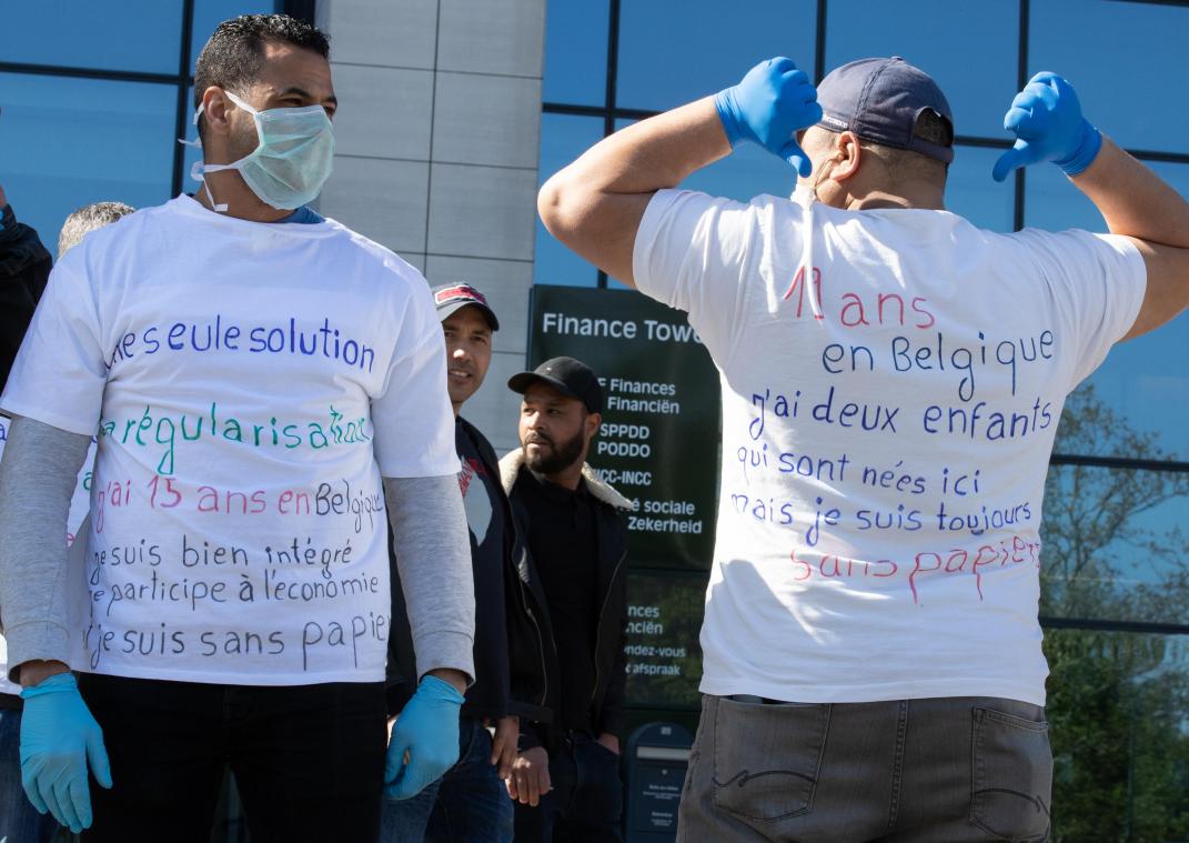 <p>Vor dem Finanzturm in Brüssel haben Migranten ohne gültige Papiere am Montag demonstriert.</p>