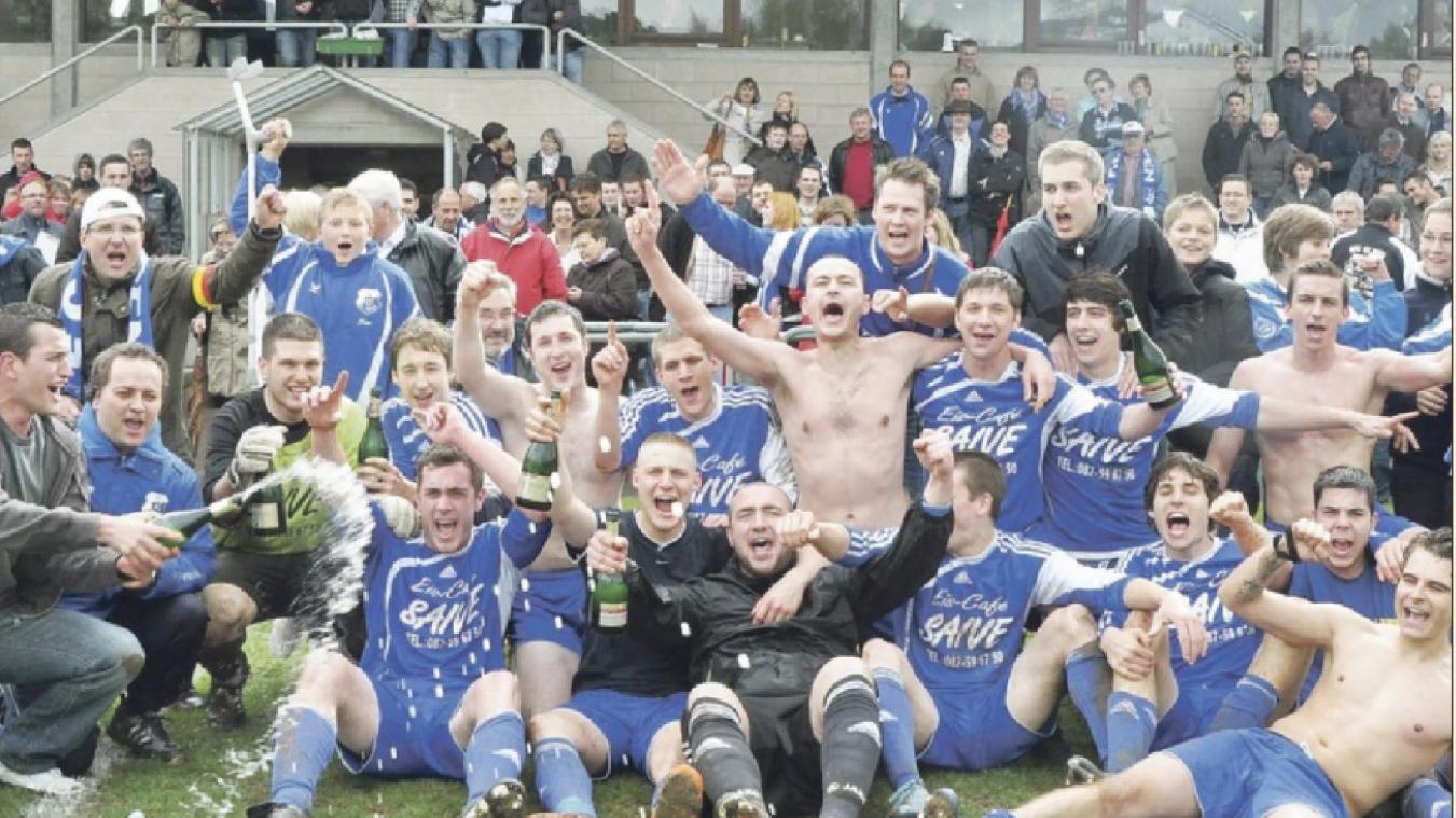 <p>Trotz des Ameler Kantersieg gegen Bütgenbach durfte sich der FC Eupen am 2. Mai 2010 als Meister der 2. Provinzklasse C feiern lassen.</p>