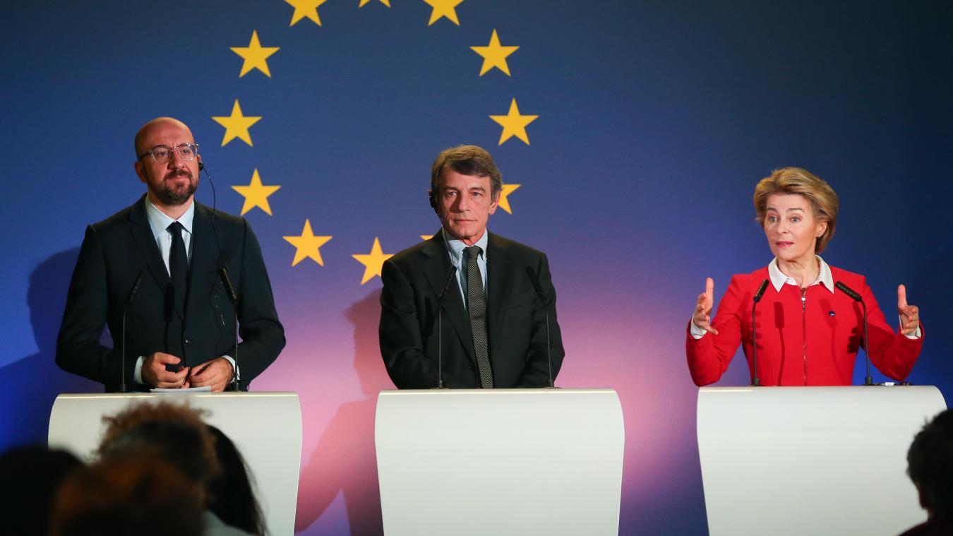 <p>Ursula von der Leyen (CDU, v.r.n.l.), Präsidentin der Europäischen Kommission, David Sassoli, Präsident des EU-Parlaments, und Charles Michel, Präsident des Europäischen Rates, sprechen bei einer Pressekonferenz.</p>