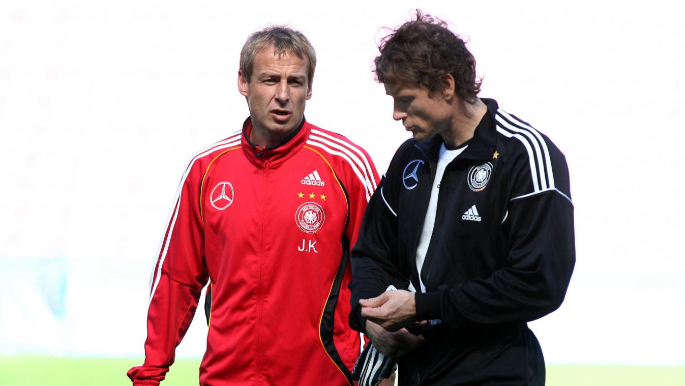 <p>Ein Archivbild aus dem Jahr 2006: Deutschlands Nationaltorhüter Jens Lehmann (rechts) mit Trainer Jürgen Klinsmann</p>