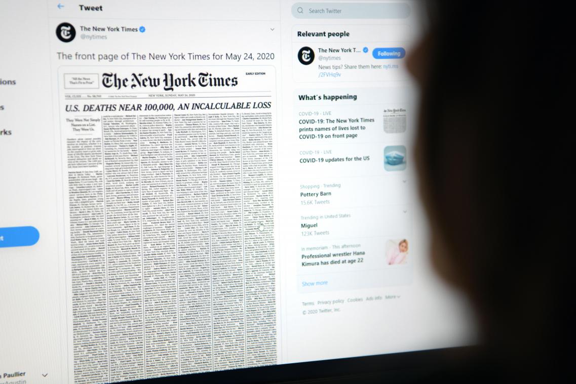 <p>Während sich die USA der Marke von 100.000 Corona-Toten nähern, hat die „New York Times“ am Sonntag auf ihrer Titelseite unter Nennung von Namen an 1.000 der Verstorbenen erinnert.</p>