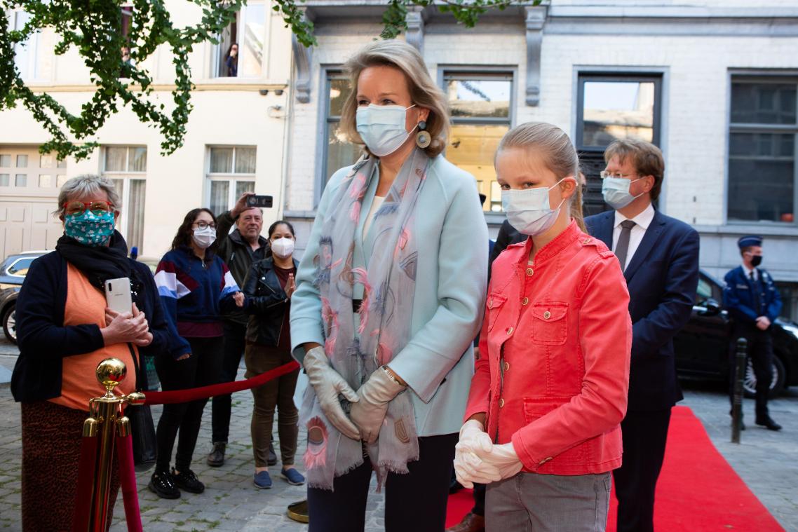 <p>Immer mehr Menschen in Belgien spüren, wie sie die Wirtschaftskrise trifft. Königin Mathilde besuchte kürzlich mit Prinzessin Éléonore ein Restaurant für Wohnungslose in Brüssel.</p>
