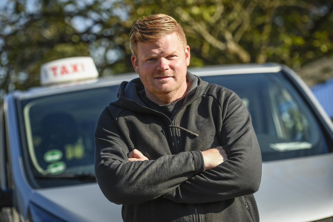 <p>Marc Vogel vom Taxiunternehmen „Taxi Vogel“ aus Kelmis hat gezwungenermaßen viel weniger zu tun als vor der Krise.</p>