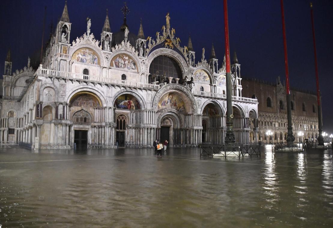 <p>04. Juni 2020, Italien, Venedig: Ein Blick auf den überfluteten Markusplatz.</p>