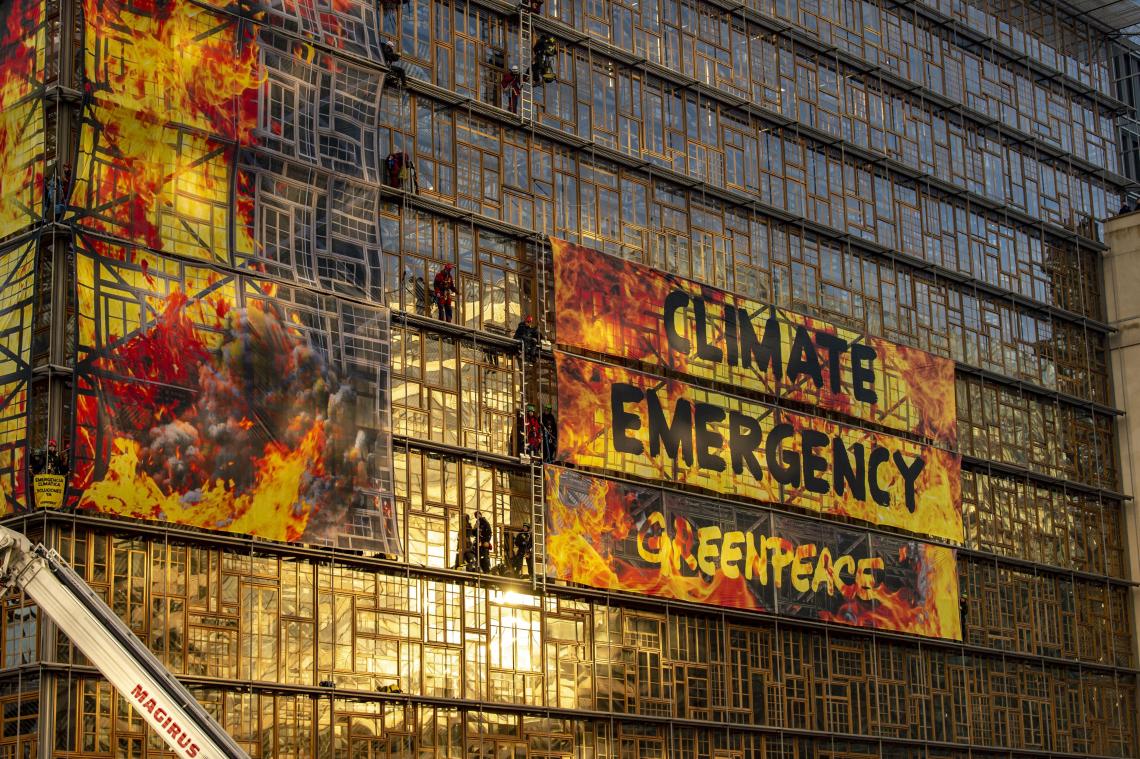 <p>„Climate Emergency“: Die Umweltschutzorganisation Greenpeace hatte im Dezember 2019 am Gebäude des Europäischen Rates mit einer spektakulären Transparent-Aktion für Aufsehen gesorgt.</p>