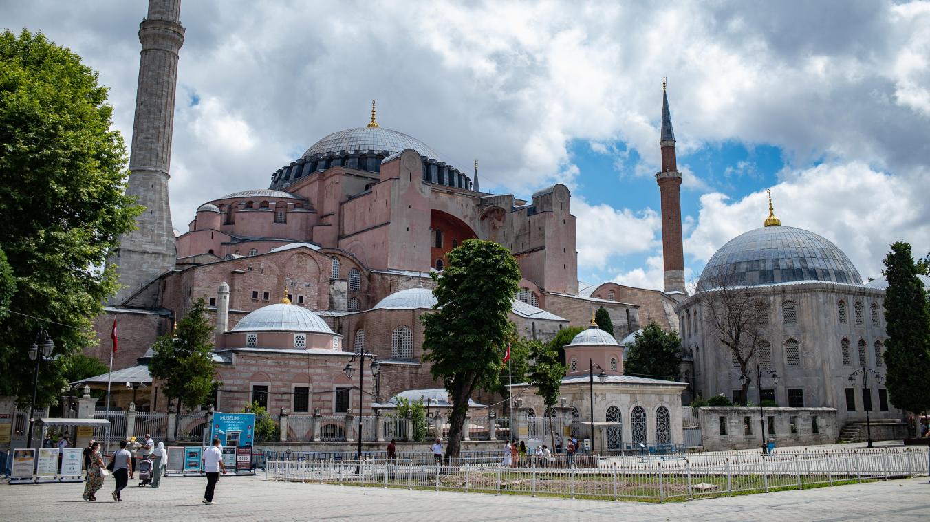 <p>Im vergangenen Jahr zog die Hagia Sophia nach offiziellen Angaben 3,7 Millionen Besucher an und war damit das meistbesichtigte Museum in der Türkei.</p>