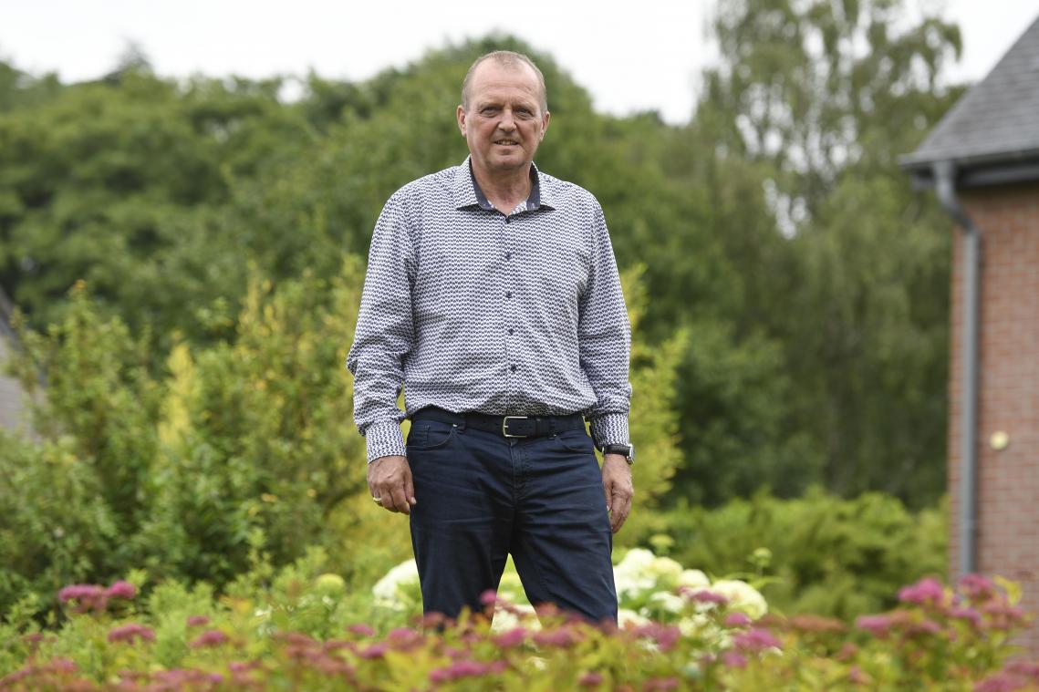 <p>Georg von Schwartzenberg am Montag in  seinem Garten. Seit Ende Juni ist der 57-jährige Unternehmer wieder zu Hause.</p>