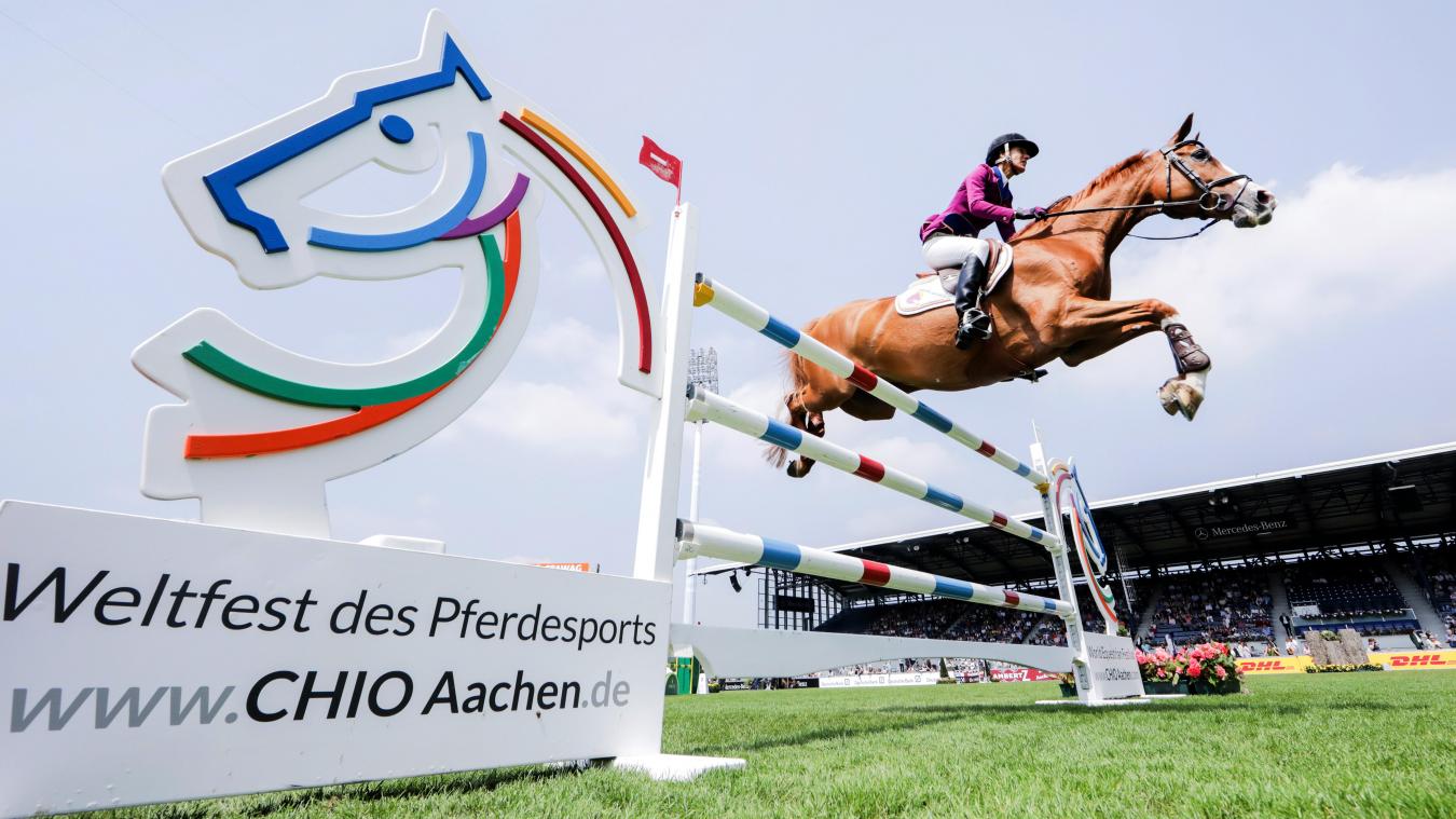 <p>CHIO, Pferdesport, Springen, Preis von Europa: Die portugiesische Reiterin Luciana Diniz auf dem Pferd Fit for Fun überspringt ein Hindernis.</p>