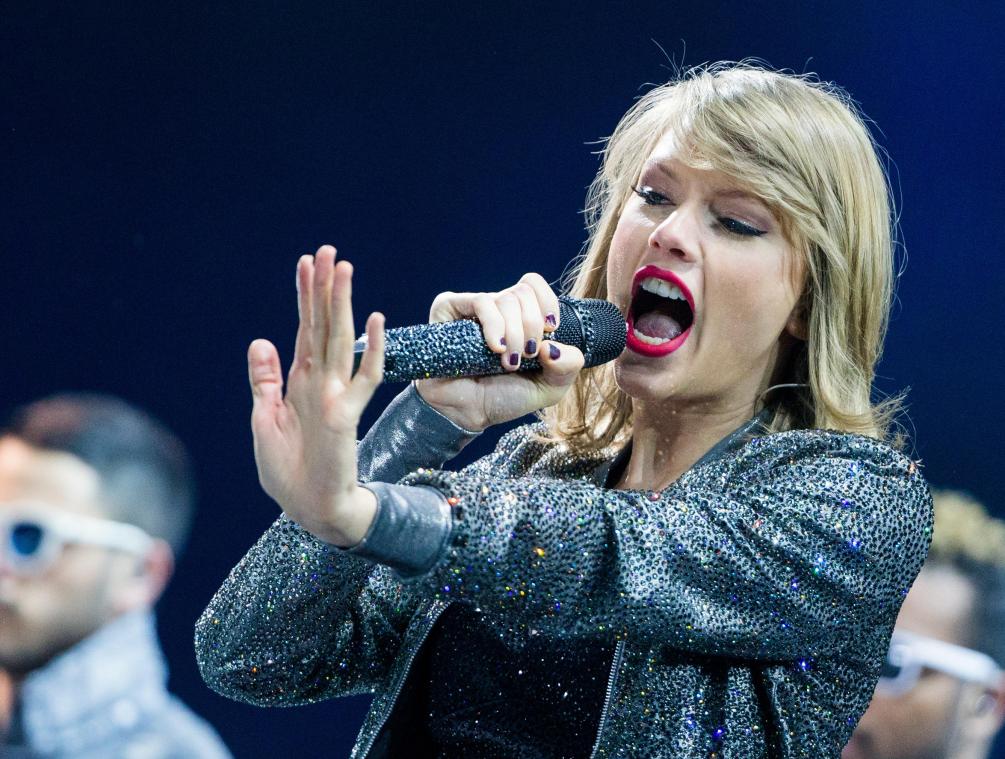 <p>Die US-amerikanische Sängerin Taylor Swift 2015 in der Lanxess Arena</p>