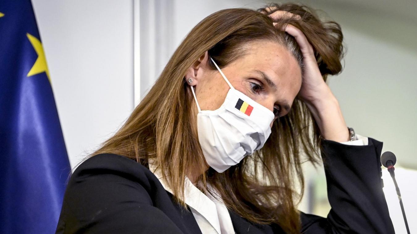 <p>Premierministerin Sophie Wilmès weht derzeit ein eisiger Wind entgegen.</p>