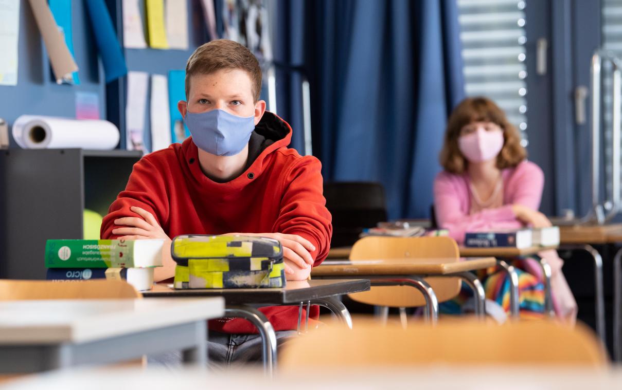 <p>Wenn in NRW am Mittwoch die Schule wieder beginnt, herrscht im Unterricht Maskenpflicht.</p>