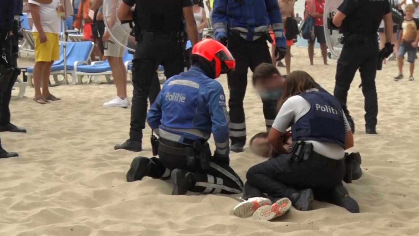 <p>Eine Aufnahme vom Einsatz der Polizei gegen die Randalierer am Strand von Blankenberge.</p>
