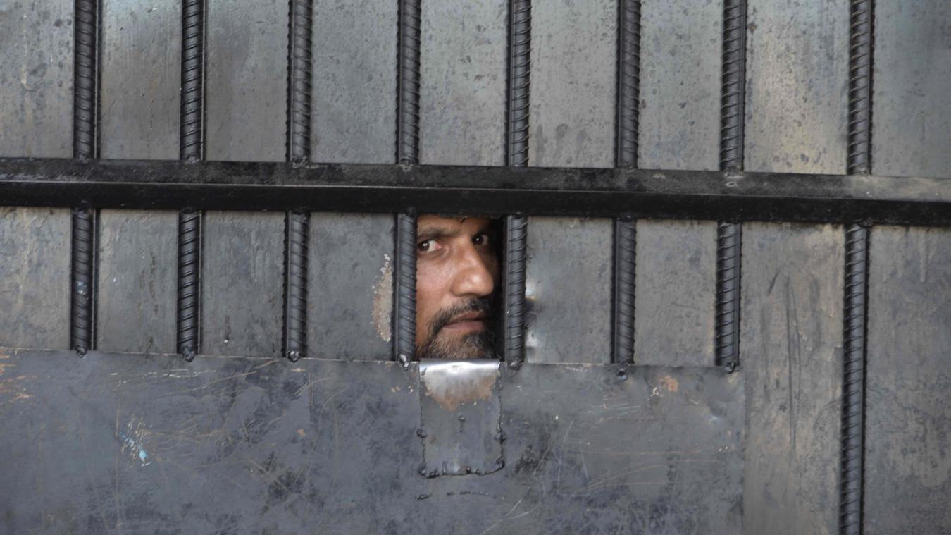 <p>Afghanistans Regierung hat mit der umstrittenen Freilassung gefährlicher Taliban begonnen.</p>