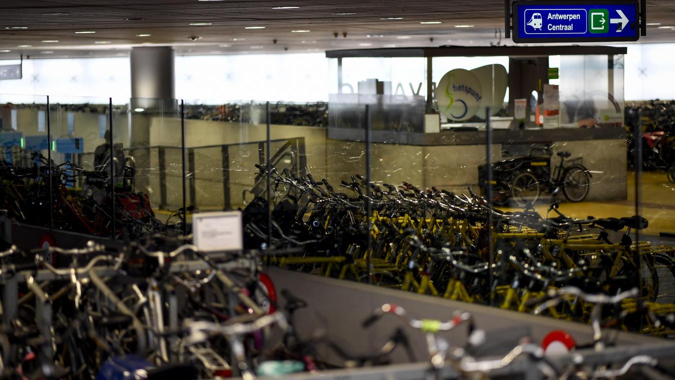 <p>Fahrradparking am Antwerpener Zentalbahnhof.</p>
