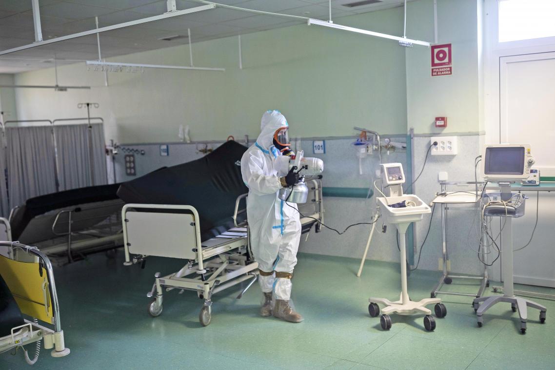 <p>Mit dem Ausbruch der Corona-Pandemie stieß das Gesundheitssystem Spaniens sehr schnell an seine Grenzen.</p>