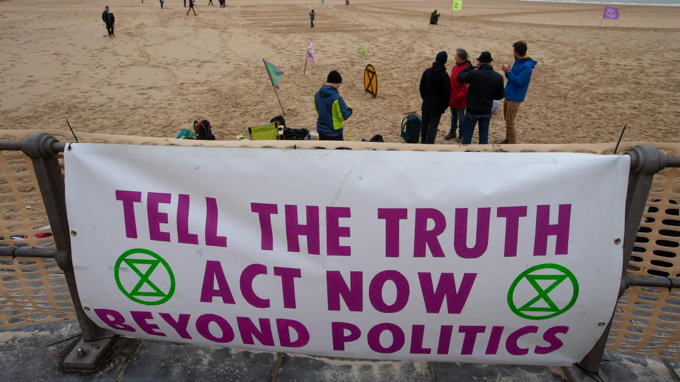 <p>Eine Aktion von Extinction Rebellion in Ostende. Die Organisation ist ebenfalls der „Koalition“ von „Faire Front“ beigetreten.</p>