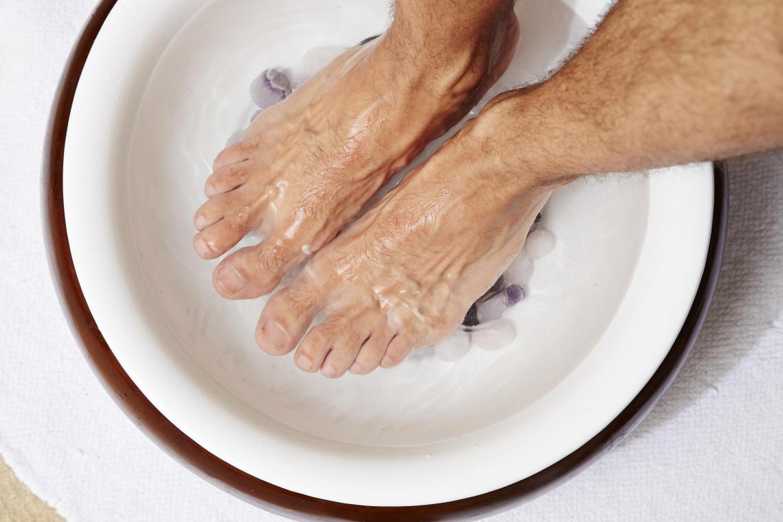 <p>Ein Fußbad wärmt kalte Füße gut durch und fördert zudem die Durchblutung.</p>