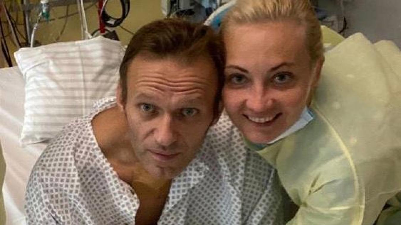 <p>Nawalny ist wieder bei Bewusstsein, atmet selbst und hat bei Instagram mit einem Foto ein Lebenszeichen gegeben.</p>