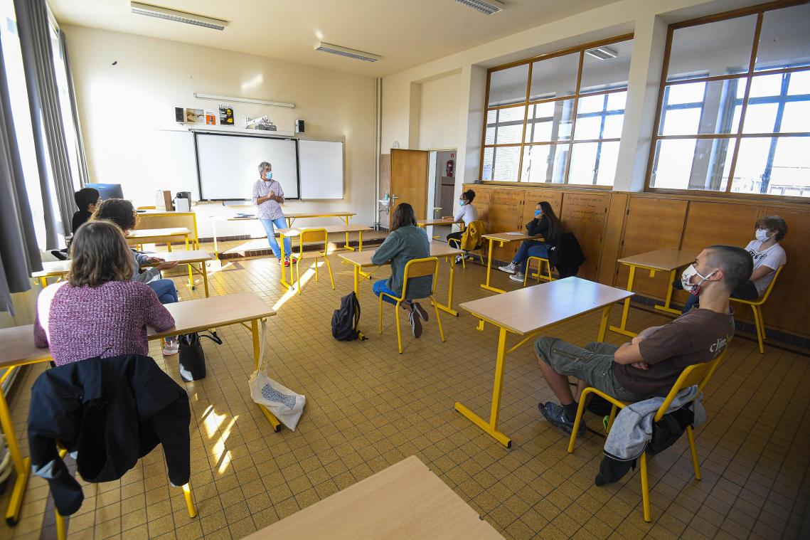 <p>Rund 2.000 Schüler in Quarantäne: Corona legt einige Bildungsstätten lahm</p>
