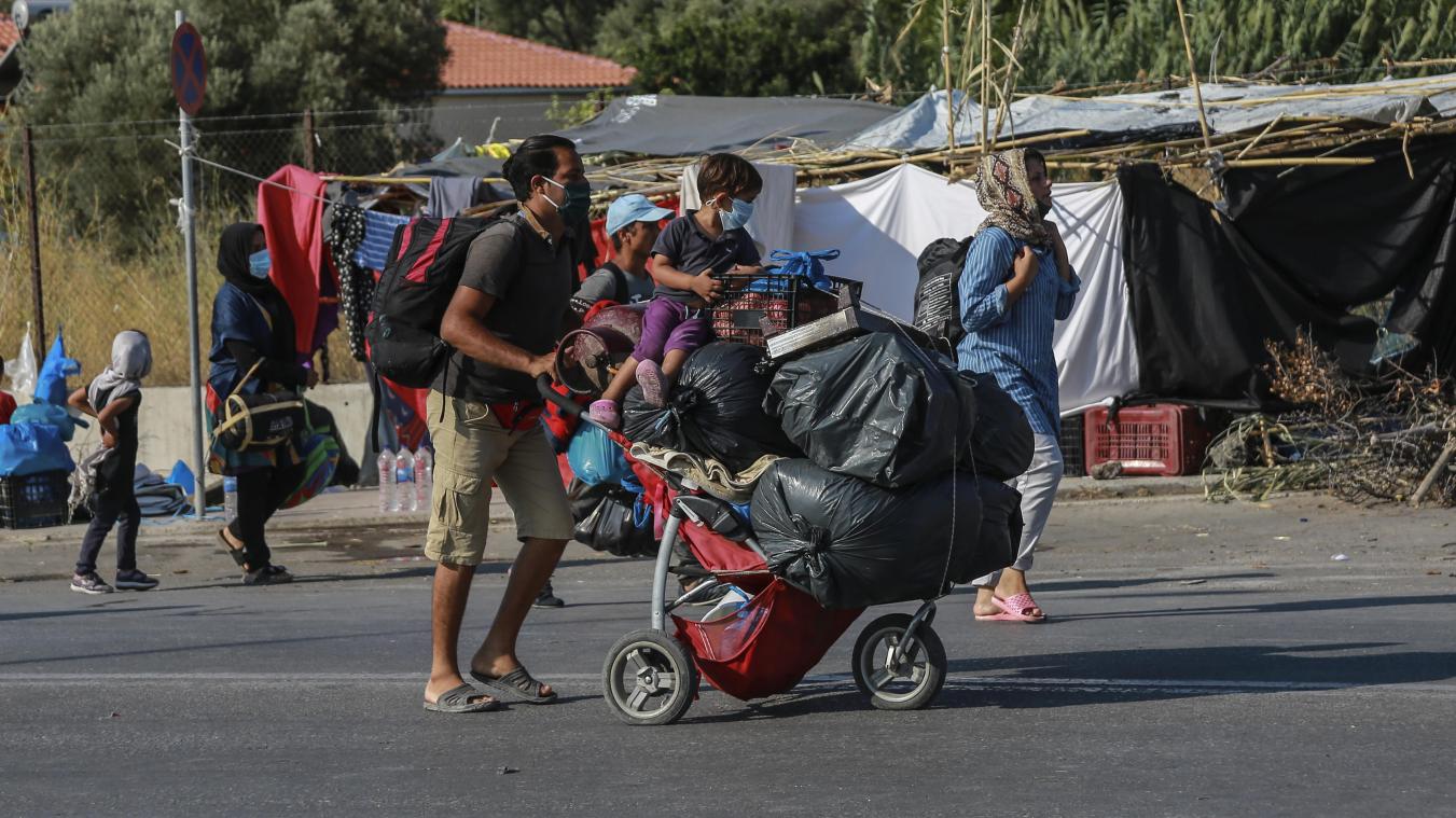 <p>Nach dem Brand im Lager Moria hat die griechische Polizei am Donnerstag hunderte obdachlose Flüchtlinge zu dem umstrittenen, neuen Übergangslager auf der Insel Lesbos gebracht.</p>