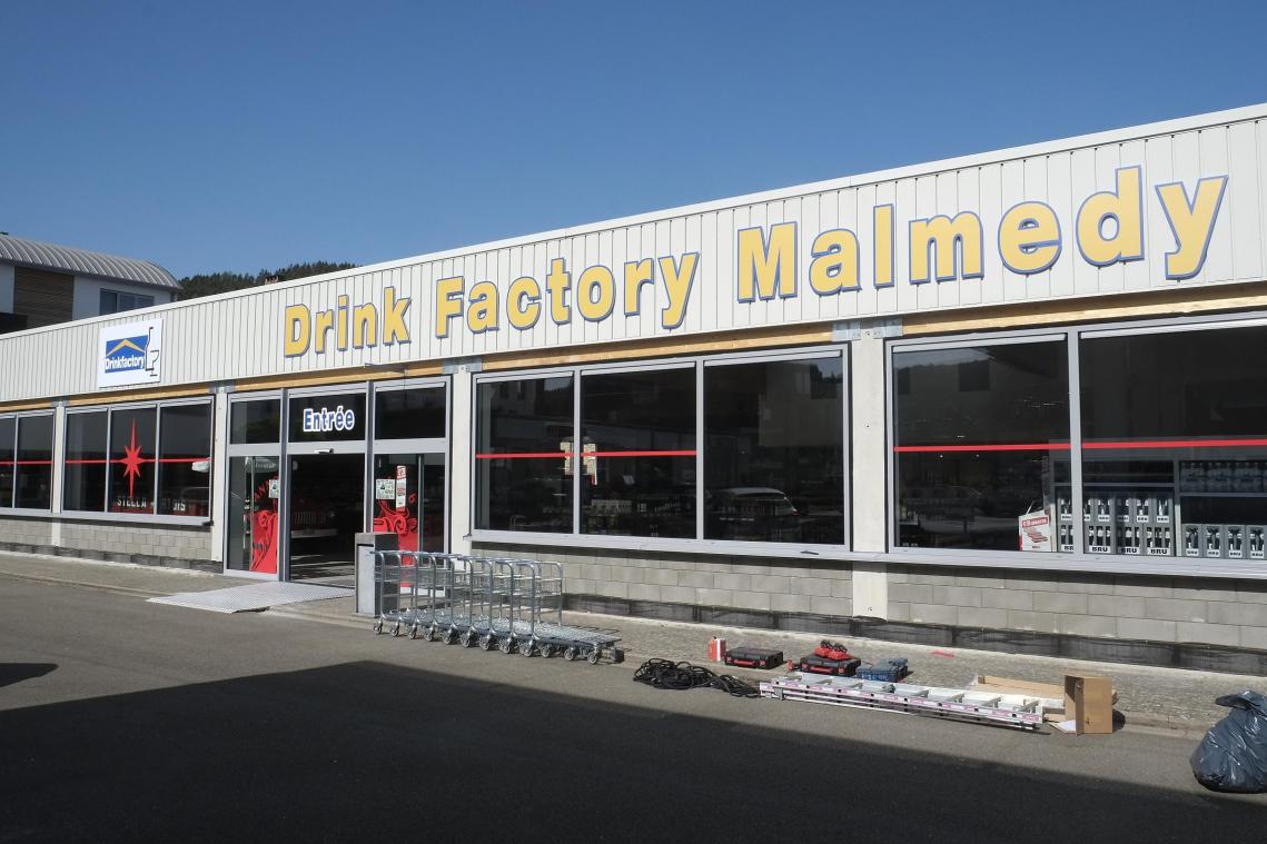 <p>Eine Verkaufsfläche von 800 qm bieten die Räumlichkeiten in der Avenue des Alliés. Dem Geschäft ist auch ein Drive In angegliedert.</p>