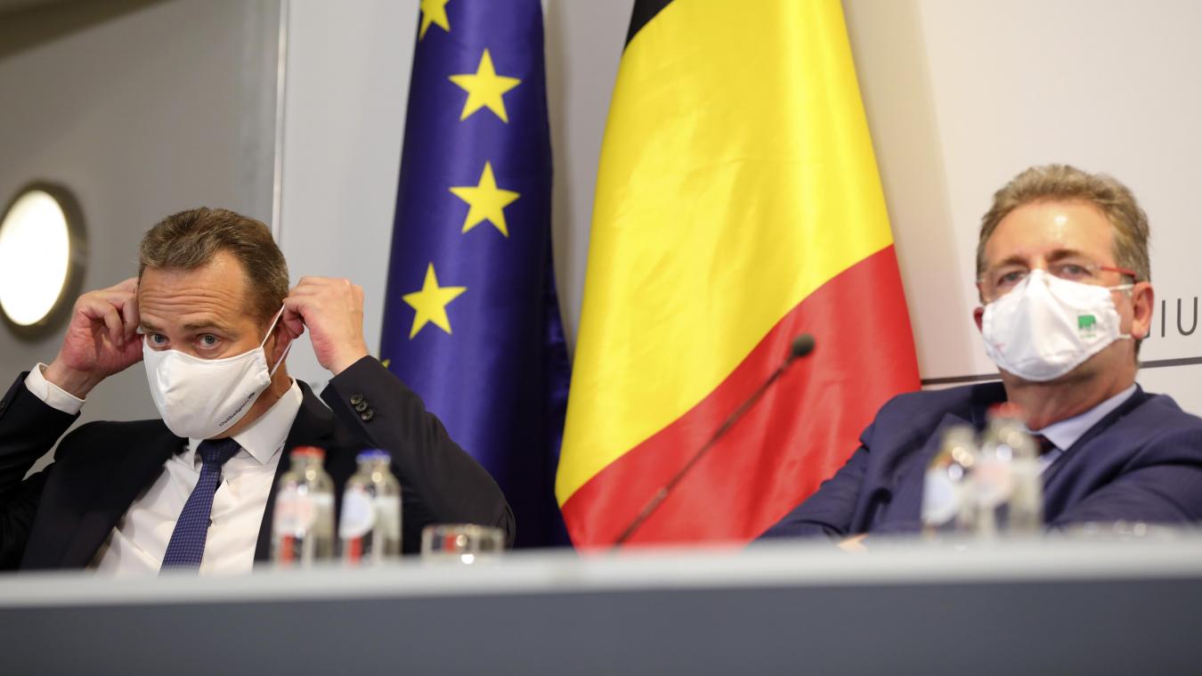 <p>Oliver Paasch (l.) und Rudi Vervoort (r., Ministerpräsident der Region Brüssel-Hauptstadt) sitzen im August beim NSR zusammen.</p>